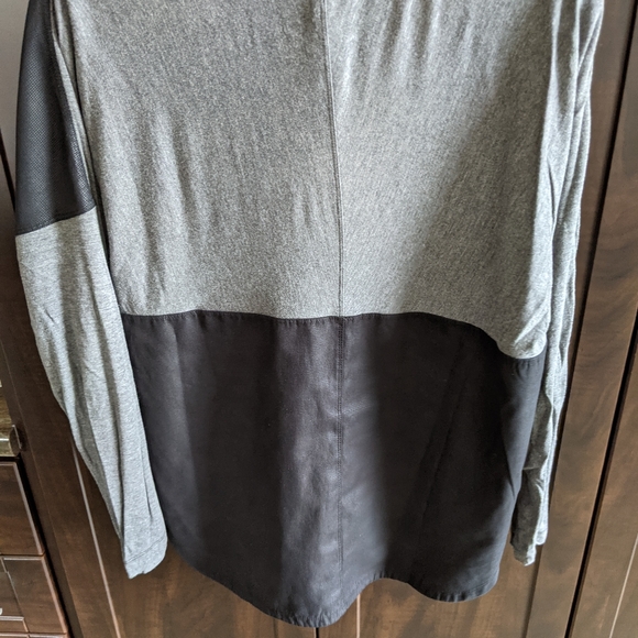 Top - Picture 2 of 3